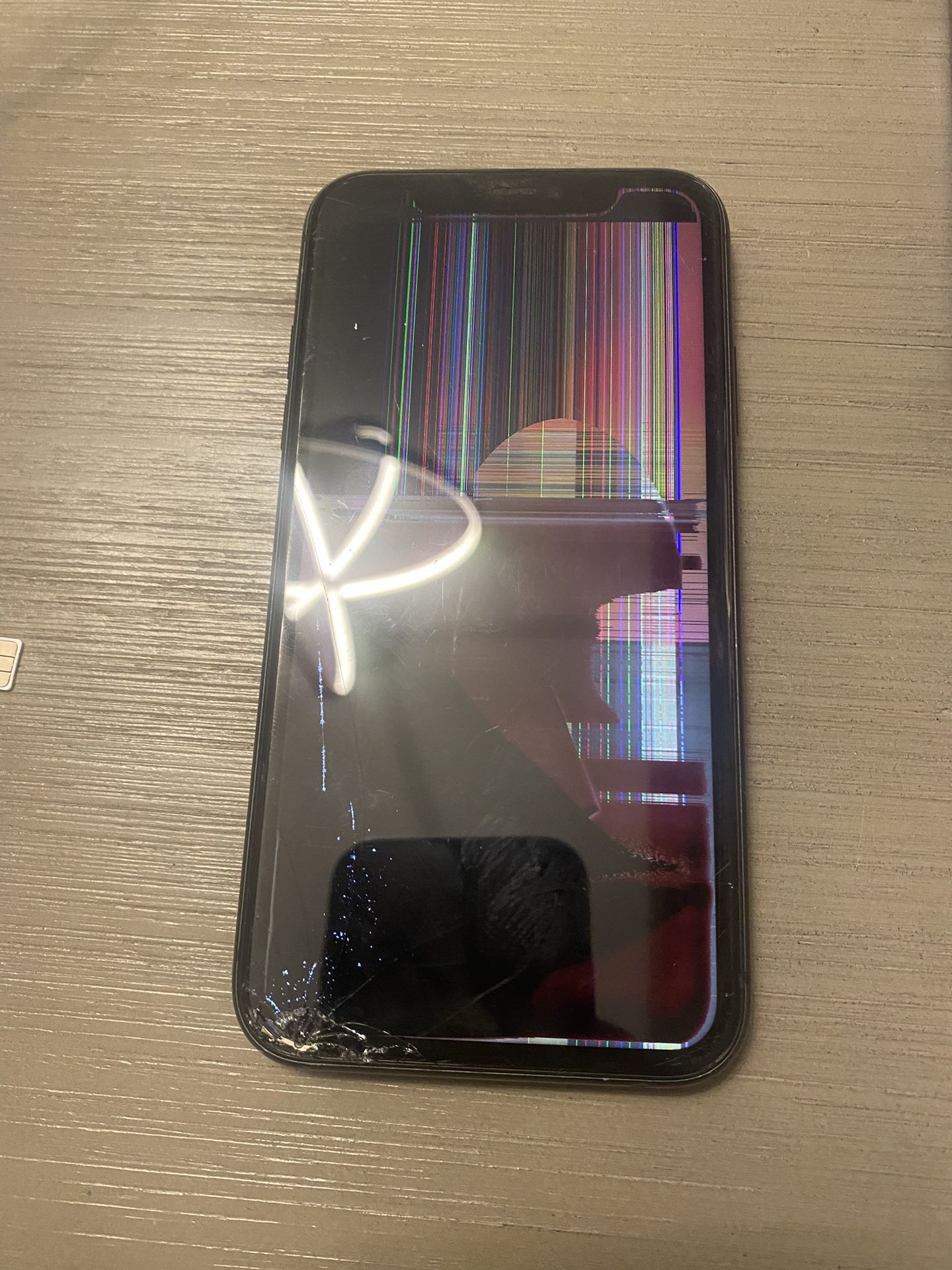 iPhone 11 64gb Factory Reset. Cracked Screen