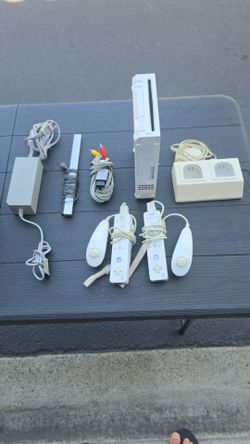 Nintendo Wii Console Bundle — Games + All Accessories + Carrying Bag