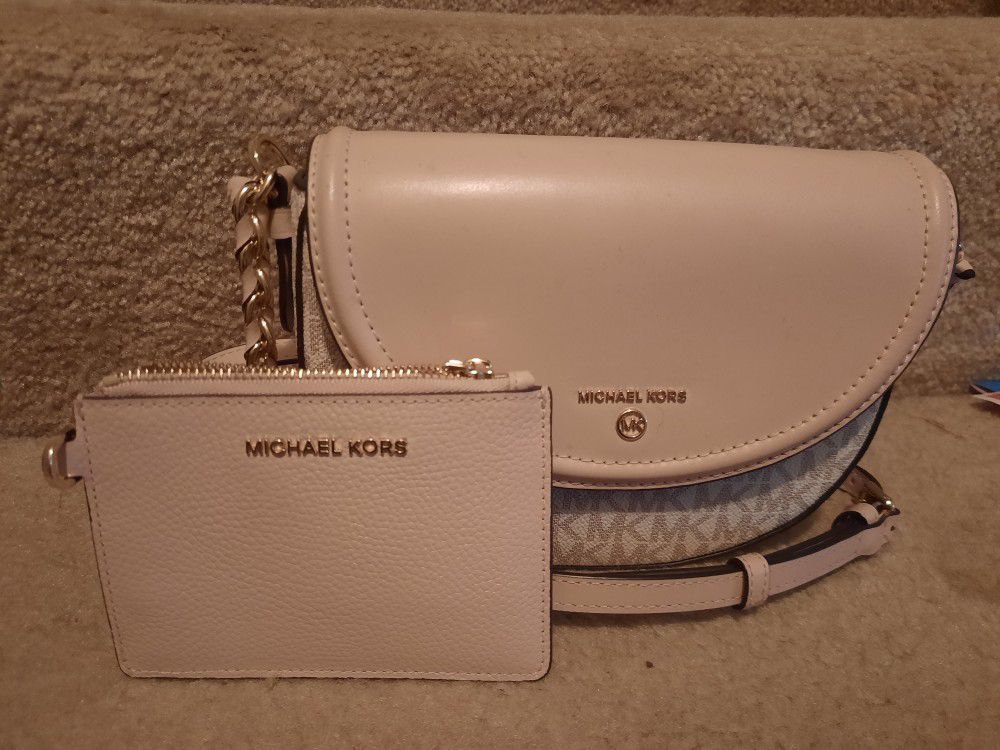 Excellent Used Condition Michael Kors Handbag And Change Purse 