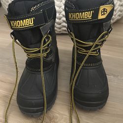 SNOW BOOTS/ big kid, size 2.  New , never worn