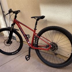 GIANT TALON 2 Mountain Bike - Size Small Frame