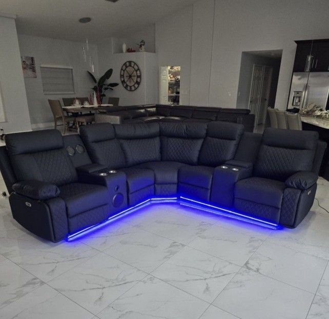 Sofá seccional reclinable eléctrico 👌 Financiamiento disponible con un pago inicial de $53. Consultar precio