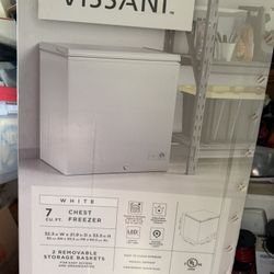 7 CU. FT. Chest Freezer 