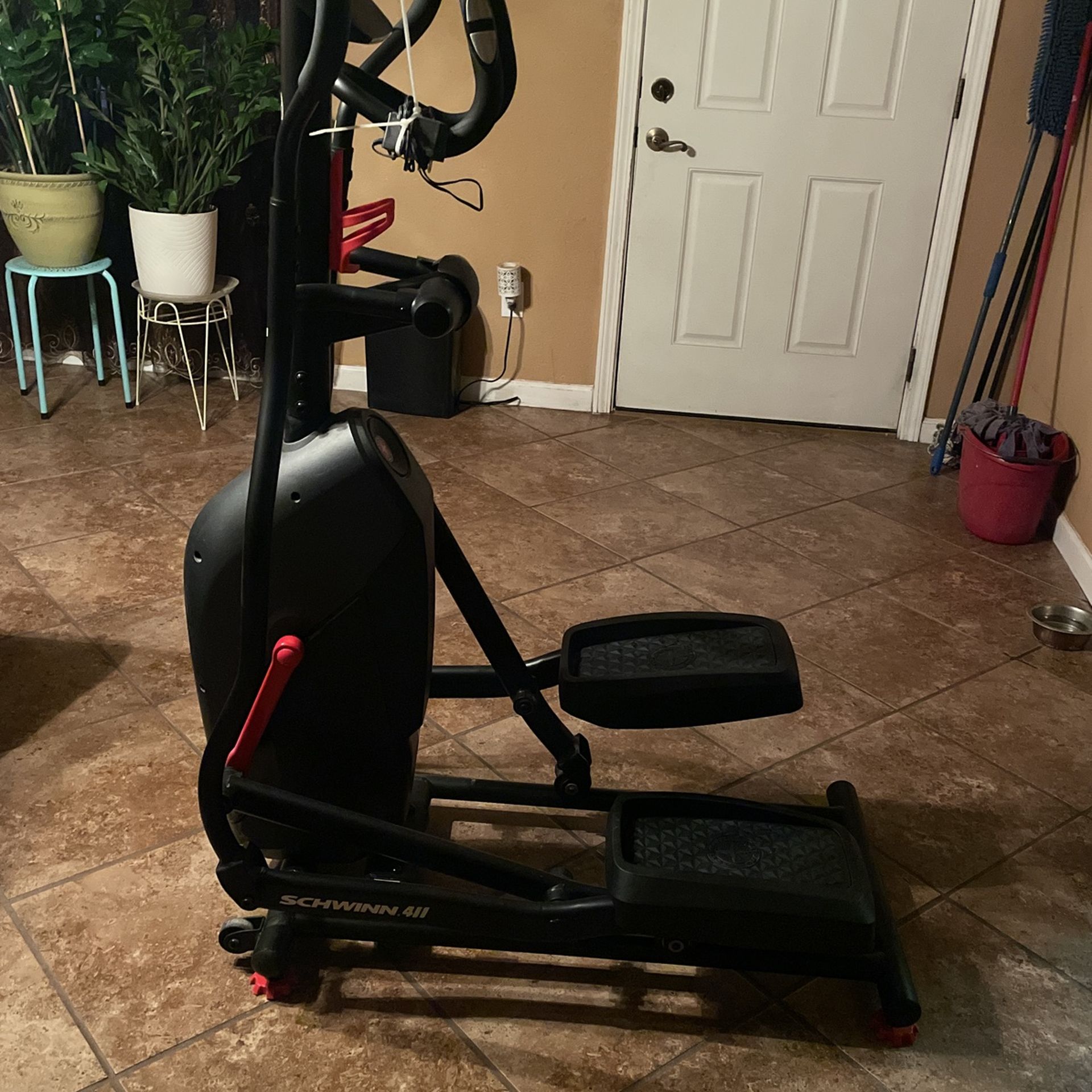 Schwinn 411 Elliptical