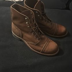 Woman’s Redwings Size 7 1/2 
