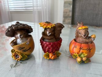 Harvest fall decor squirrels