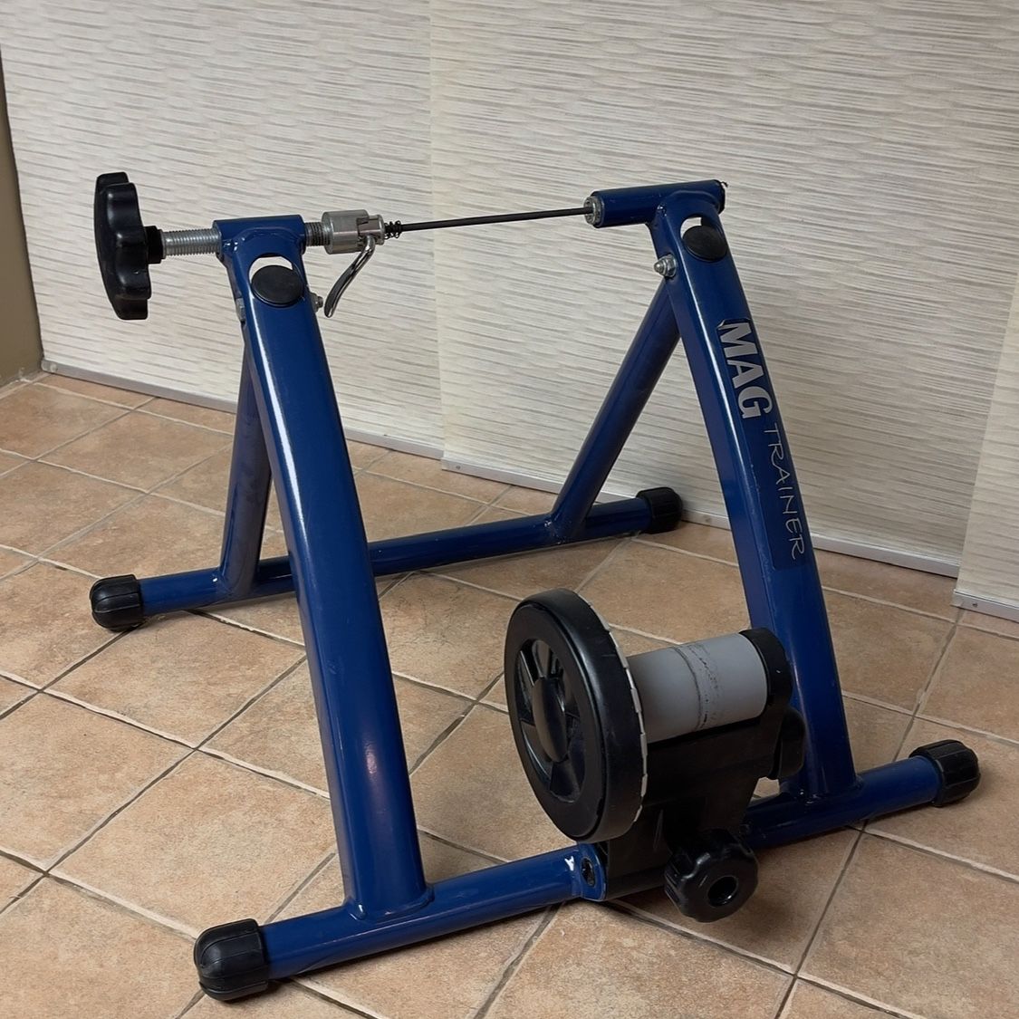Bicycle training stand