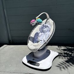4moms mamaroo swing - with 2 newborn inserts