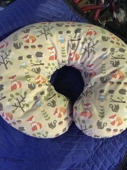 Nursing pillow w extra Slip Cover