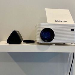 Multimedia Projector With Bluetooth, Speakers & Roku Stick 