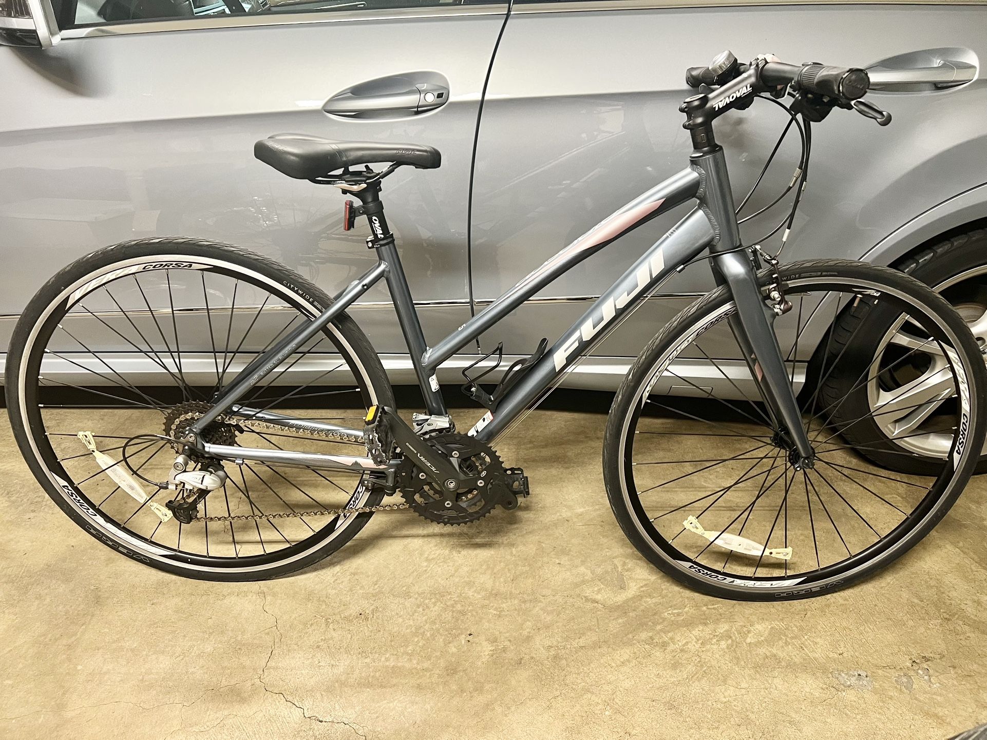 Fuji Absolute Women/girls bike. Size S/M. 3x9 speed. Excellent