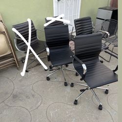 3 Modern Office Desk Chairs