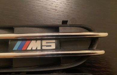 Genuine Passenger Side E60 m5 Fender Grill