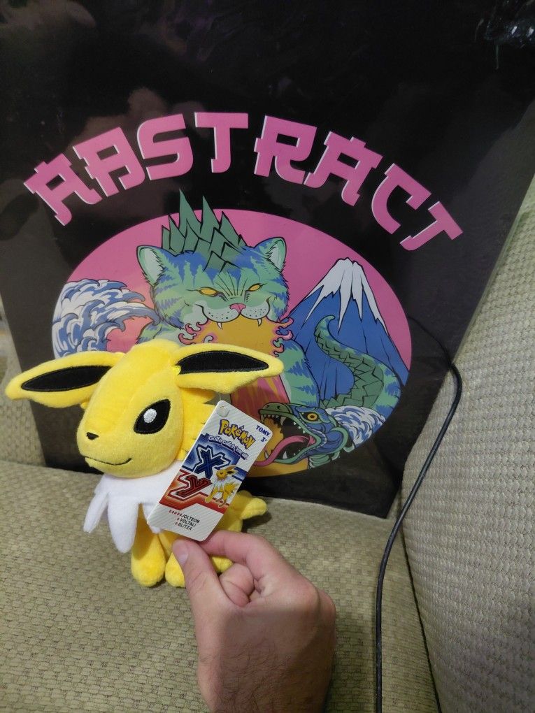 XY Tomy Jolteon With Tags