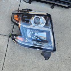2017 Chevrolet Suburban Headlight Passenger Side 