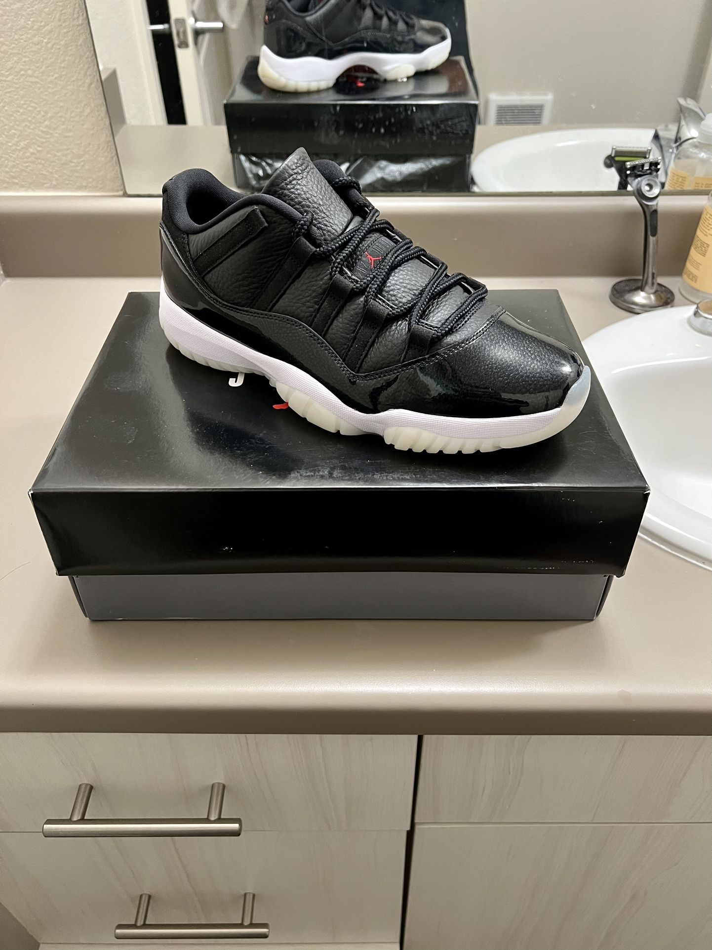 Jordan 11 Retro Low 72-10