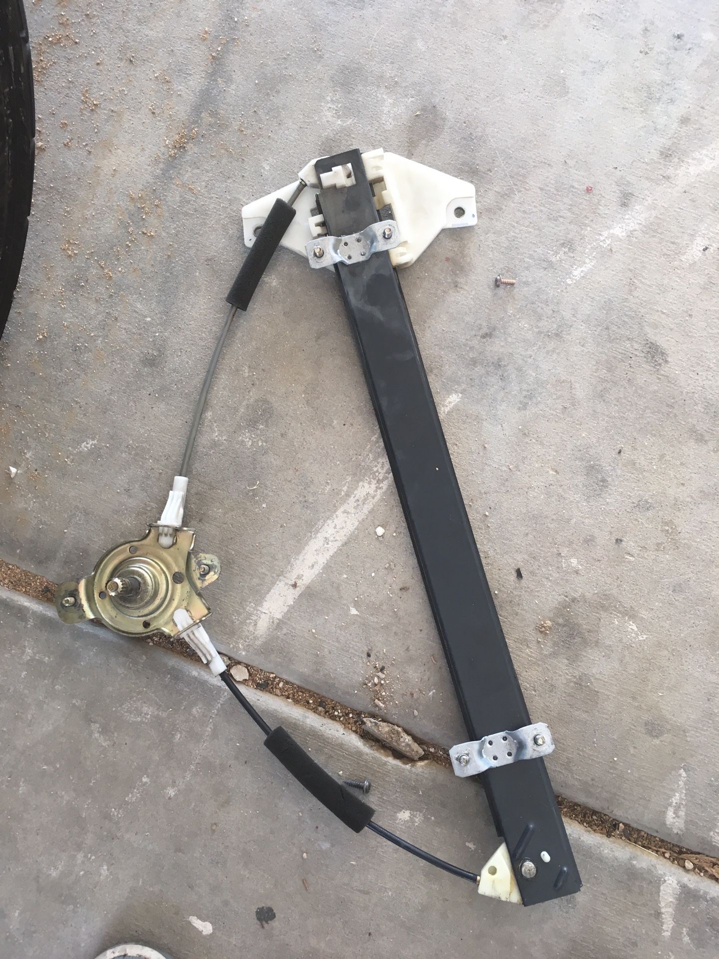 2002 Hyundai Accent Sedan Driver window regulator