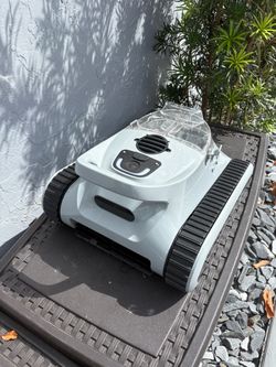 Cordless pool Vacuum Cleaner