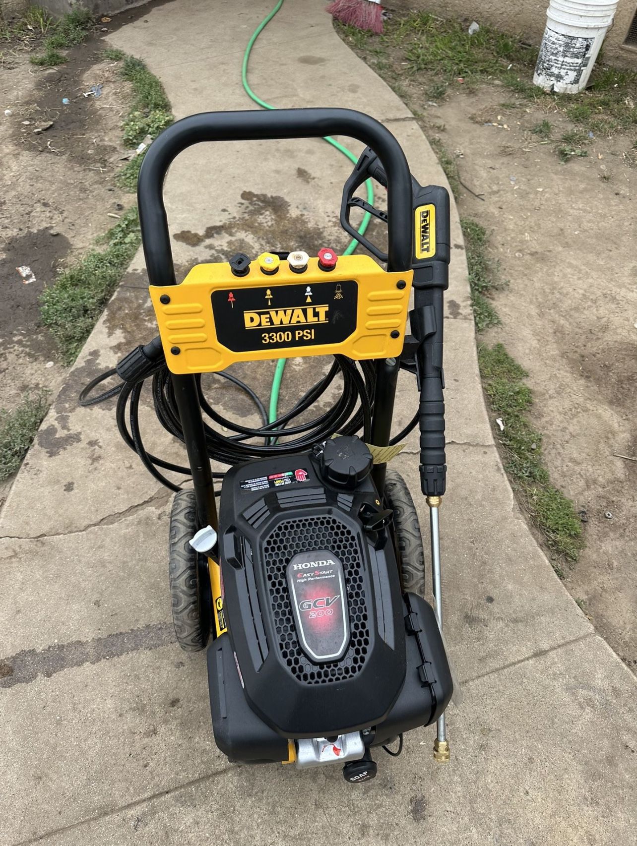 DeWalt 3300 PSI 2.4 GPM Gas Cold Water Pressure Washer