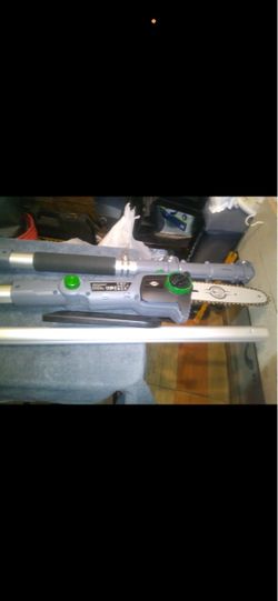 Rechargeable pole saw
