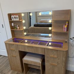 VANITY MAKE UP DESK (NEW IN BOX)