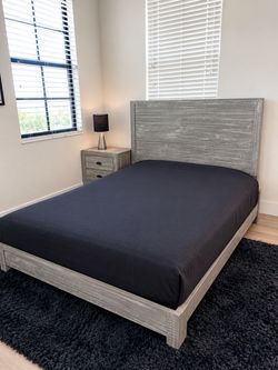 Full Bed, excellent condition, with a Night Stand, and almost new boxspring. Gray Wood. El Dorado Furniture. (Matress is used)