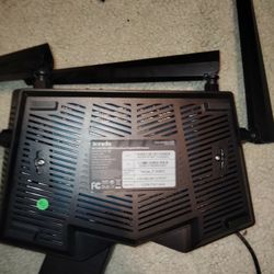 Linksys EA 8500 and Tenda AC 1200