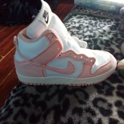 Nike Us 6.5 Size. No Shoe Laces