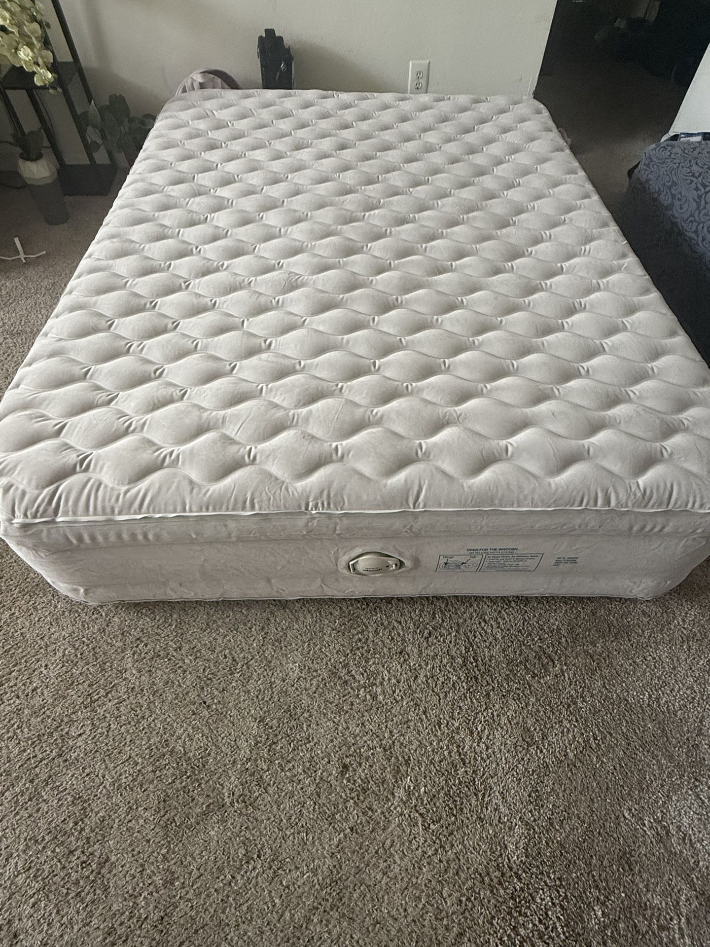Cash Only/Genuine Buyer Air Mattress with Built in Pump Queen size