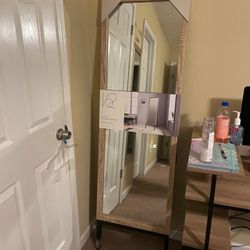 Stand up body length mirror