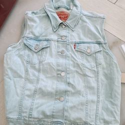 Levi’s women Denim Vest/NWT