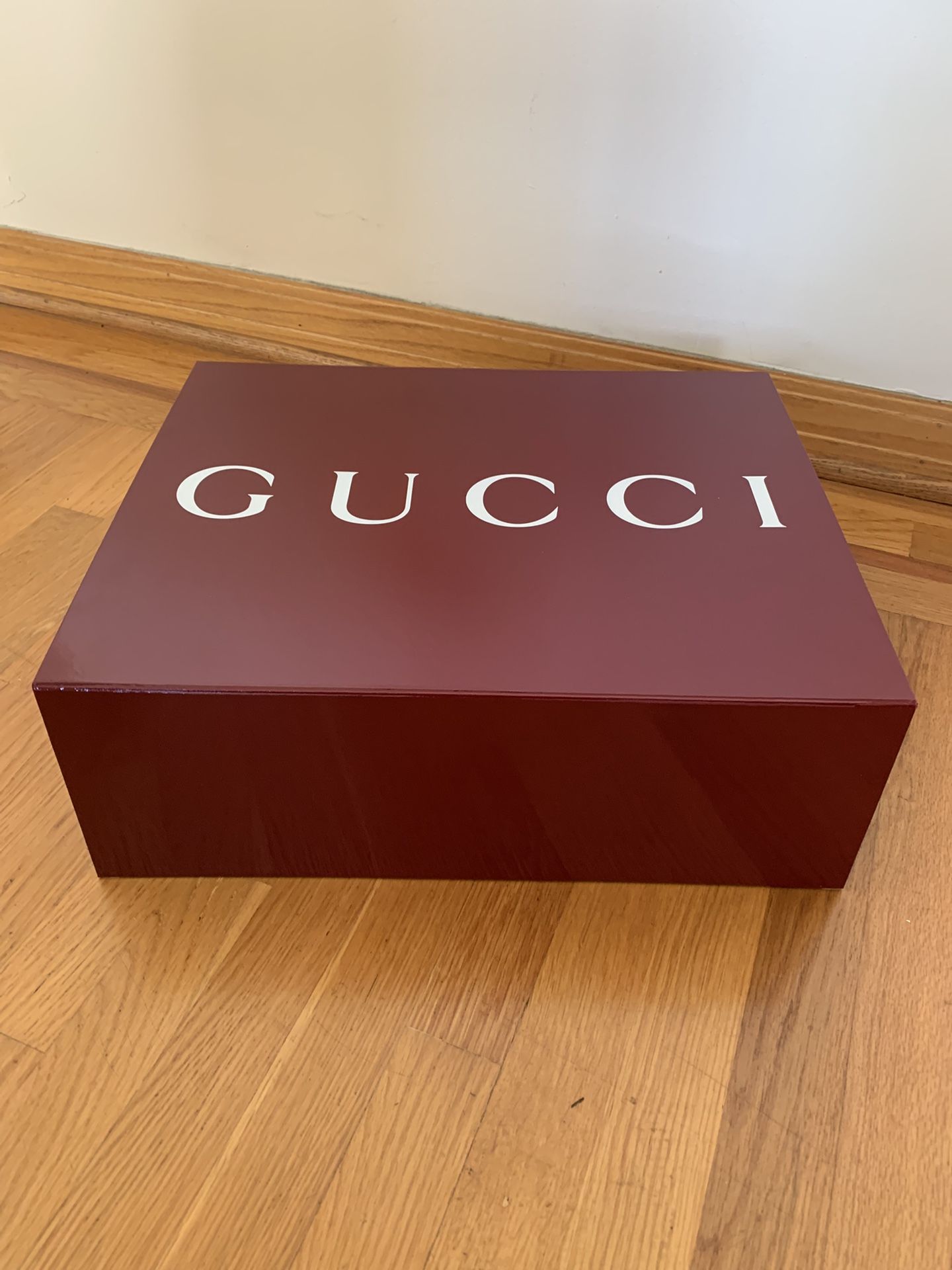 Beautiful Gucci envelope-style Gift Box New in North Hollywood