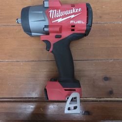 Milwaukee 1/2" Torque Impact Wrench W/friction Ring