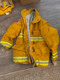 Globe structural firefighting coat