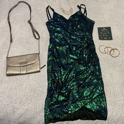 Glam Size 6 Dress With Jewelry And Purse