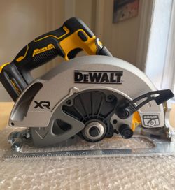 DeWalt XR Brushless Cordless Circular Saw