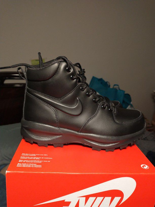 New Nike Manoa Leather Men Size 6.5 Black Boots