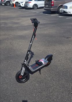 SEGWAY - E3 PRO‼️ NEW!!!Electric Scooter, w/ 34 miles Max Range‼️ & 20 mph Max Speed‼️