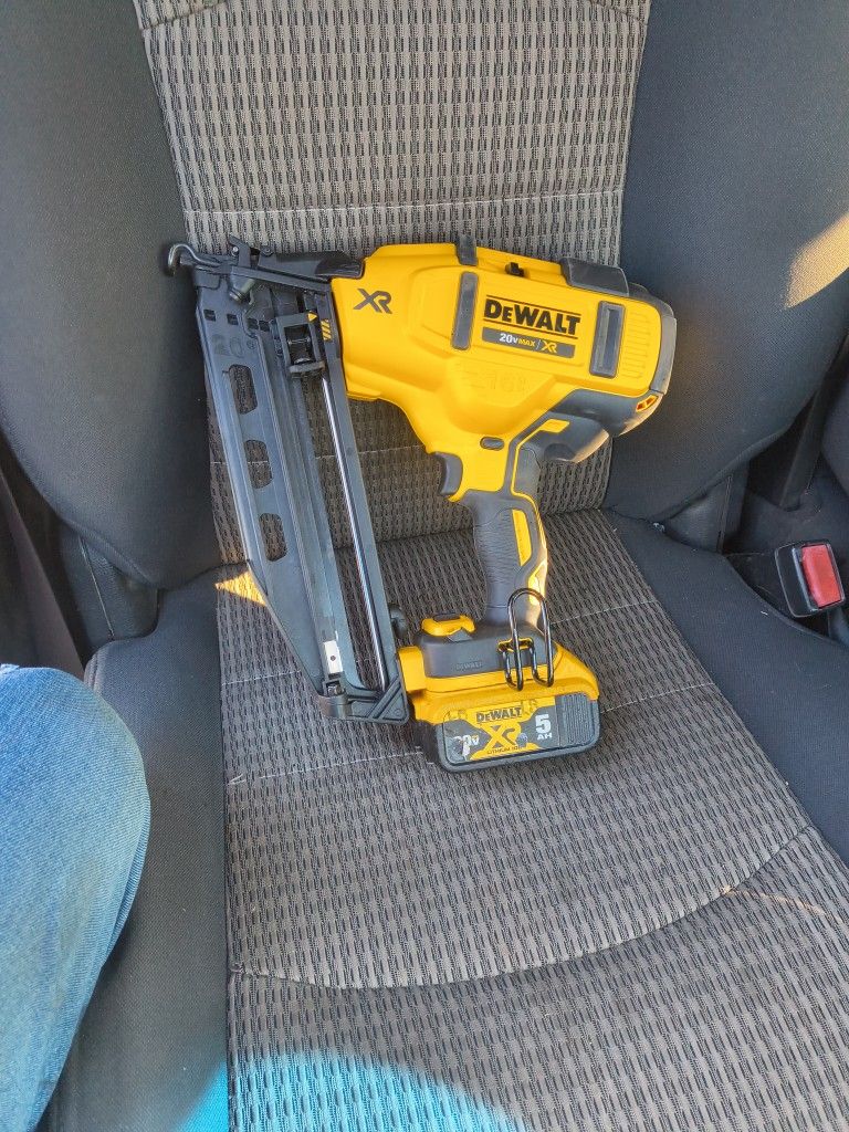 DeWalt  nail gun Finisher