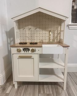 Play Kitchen