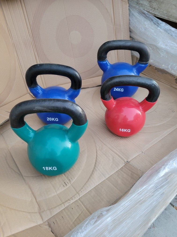 KETTLE BELLS SET.  4 PIECES 