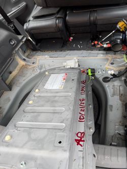 Engine  Hybrid batteries  Water pump  Inverter pump Abs Dashboard  Oil Change  Spark Plugs  Auxiliar battery  Diagnostic   All work guarantee