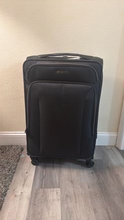 American Tourister Black Softside Spinner Luggage