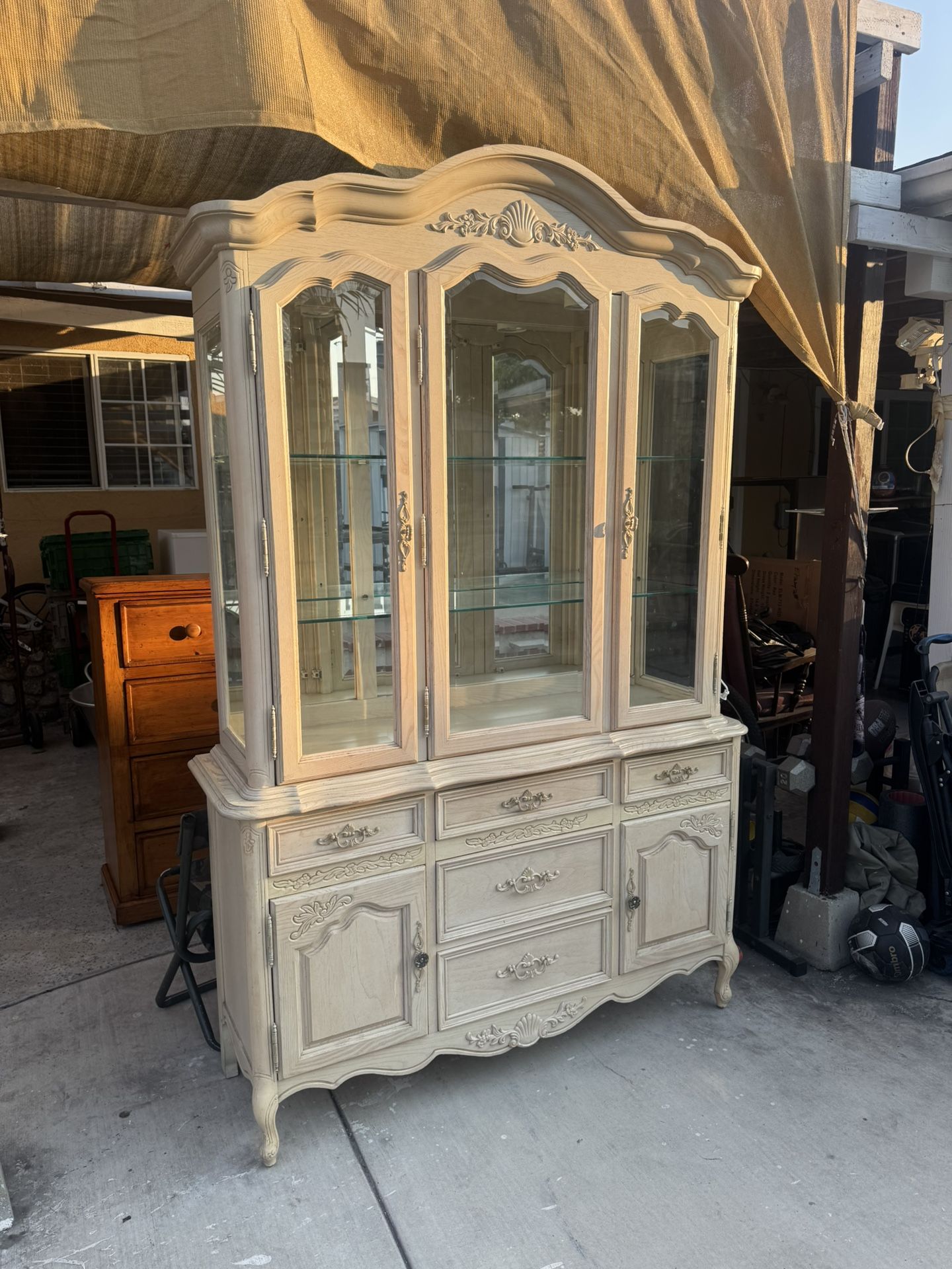 Dresser Hutch