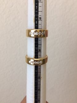 Gold plated14K set of wedding rings won’t fade. No gold.