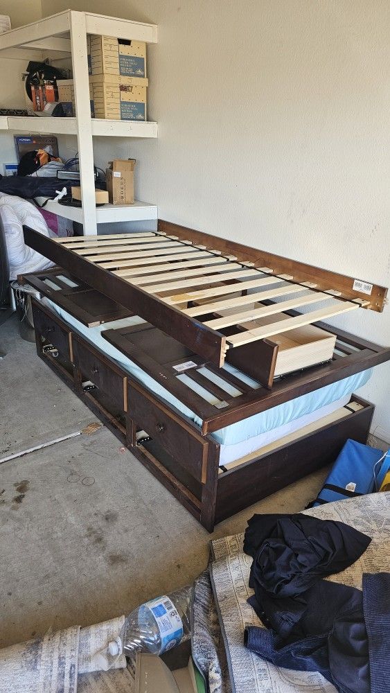 Simmons Bed. Bottom Bed.