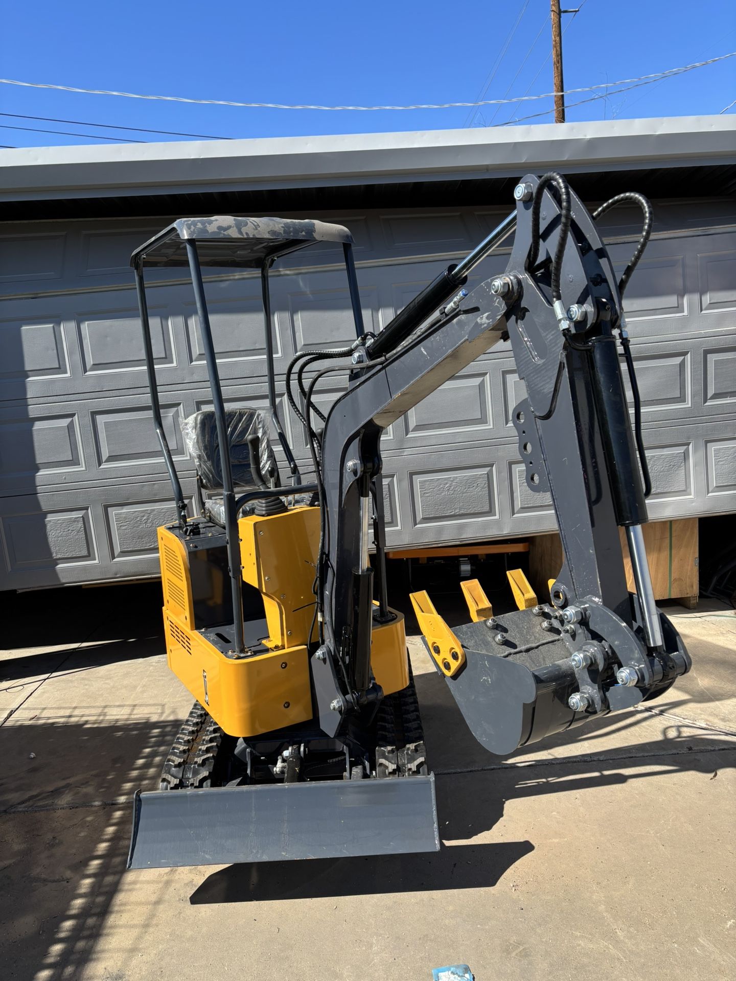 Briggs Mini Excavator New 1.2 Ton for Sale AGT Industrial