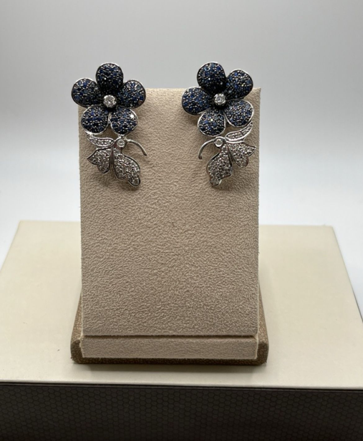 18KT FLOWER EARRINGS 