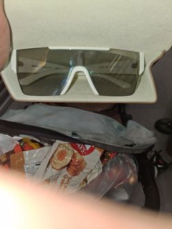 !!!sLIKE. NEW BURBERRY SUN GLASSESWITH CASE!