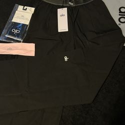 Women's Alo black yoga pants 